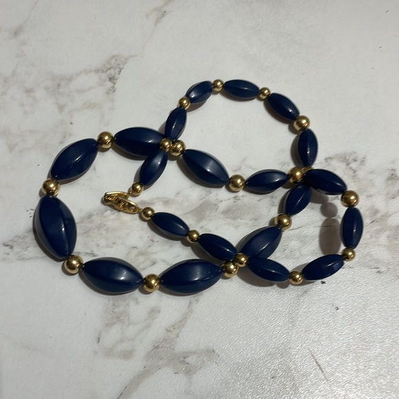 Vintage Napier, Navy Blue Gold Tone Spacers Graduated Lucite Beaded Necklace - Picture 4 of 6